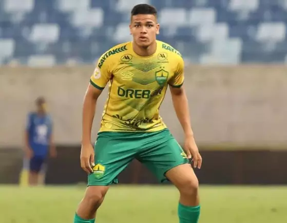 Cuiabá vende lateral por R$ 24 milhões para os Emirados Árabes