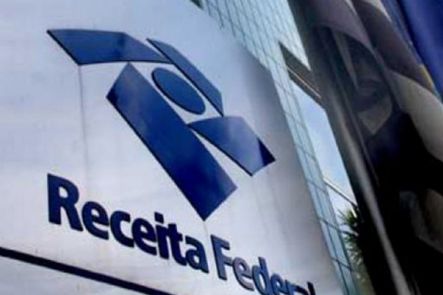 Receita Federal esclarece que não cobrará imposto por Pix e cartão de crédito