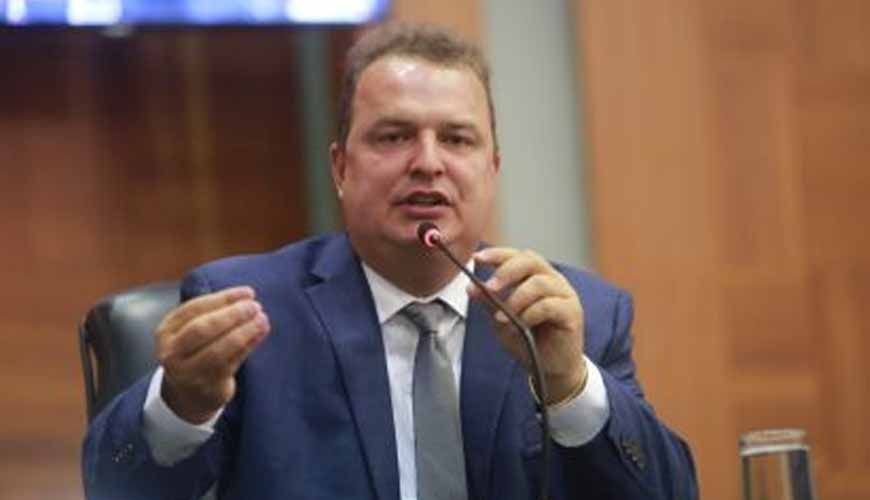 Max denuncia secretária da Sema por improbidade administrativa após falta em sessão
