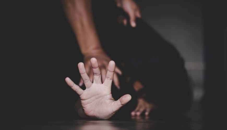 Avó é presa suspeita de permitir estupro da neta de 13 anos por faccionado em MT