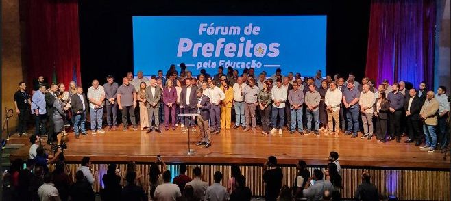 Preparação para o SAEB domina debates no encerramento do 1º Fórum de Prefeitos pela Educação