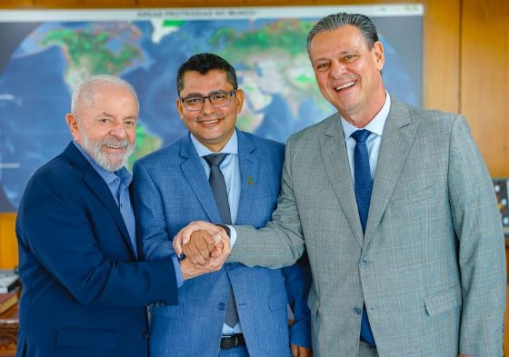 Ao lado de Lula, Fávaro participa de nomeação do reitor do IFMT