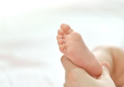 Recém-nascido indígena morre após ser levado ao hospital com ferimentos pelo corpo em MT