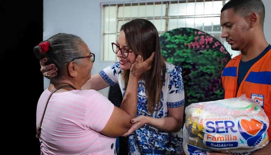 Primeira-dama de MT participa da entrega cesta de alimentos, cobertores, filtros e brinquedos em Sinop