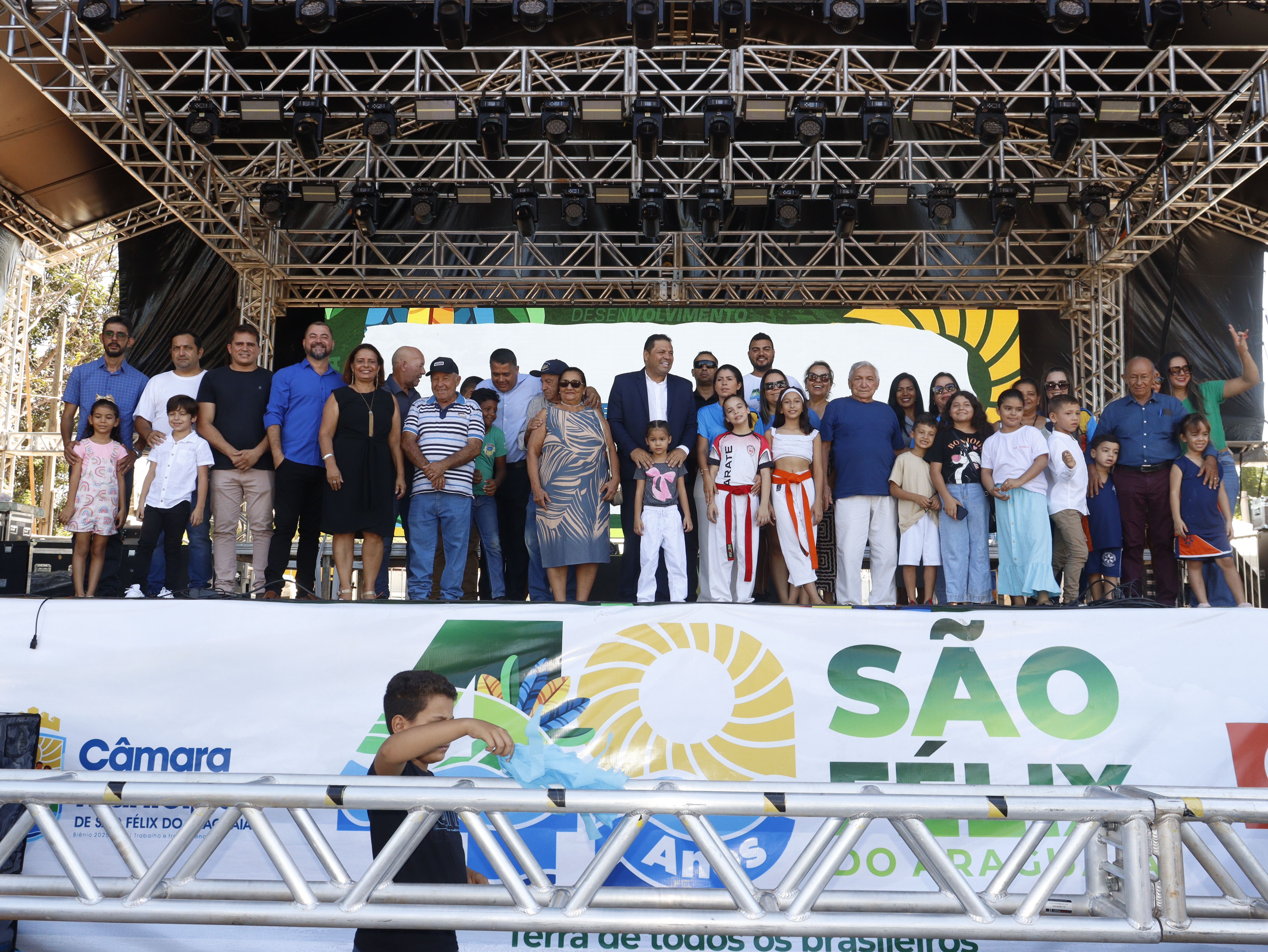 São Félix do Araguaia celebra 49 anos com emoção e orgulho popular: desfile da terceira idade, shows, campeonatos e discursos que fizeram o povo chorar
