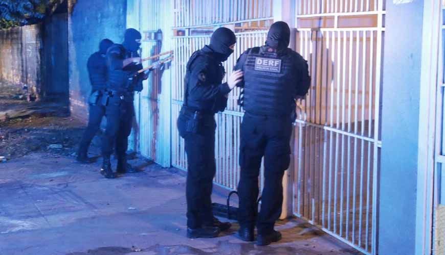 Operação Codinome Fantasma prende 37 pessoas, apreende drogas, armas e bloqueia contas vinculadas à facção