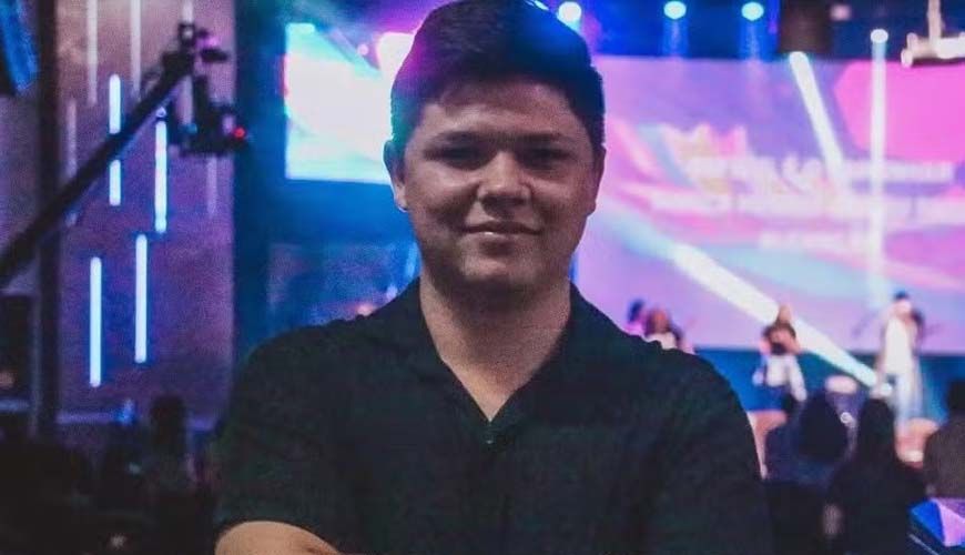 Jovem morre em grave acidente entre carro e caminhão em MT; vídeo