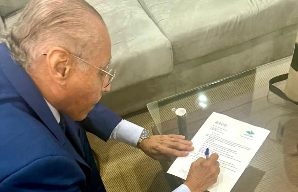Deputado Júlio Campos destina R$ 1,9 milhão para a saúde de São Félix do Araguaia; prefeito Dr. Acácio Alves comemora ao lado dos vereadores Thiago do Posto e Pablo Mazim