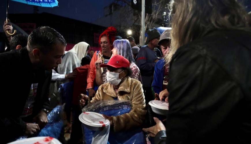 Primeira-dama de MT promove a entrega de alimentos e cobertores para população em situação de vulnerabilidade