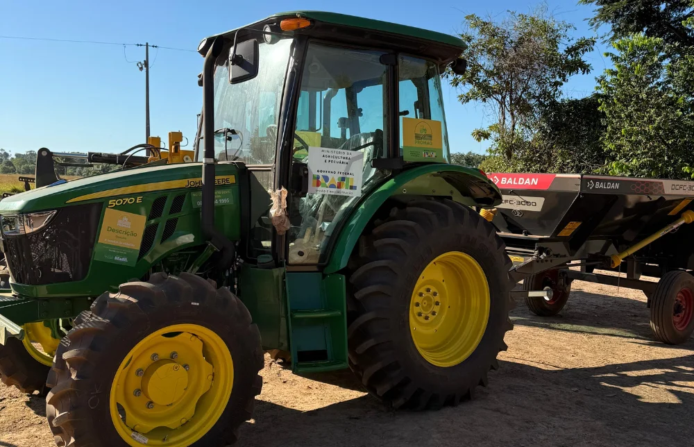 Projeto Solo Vivo leva reforço à agricultura familiar com entrega de tratores no Assentamento Dom Pedro