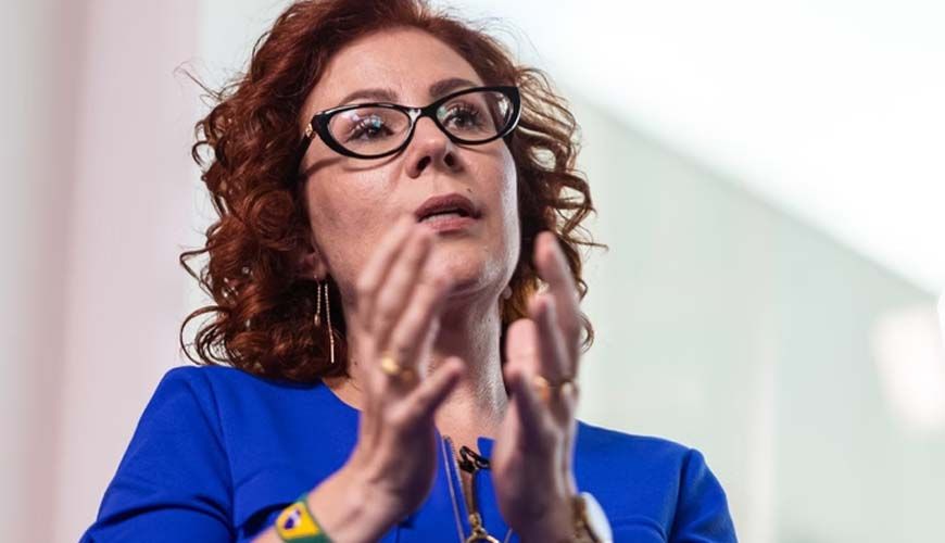 PGR pede prisão preventiva de Carla Zambelli após viagem ao exterior