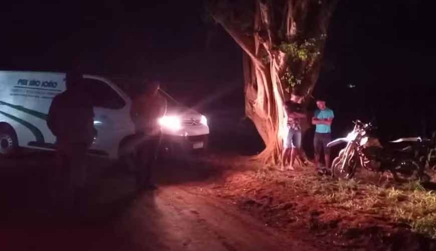 Trabalhador morre após bater moto em árvore em MT