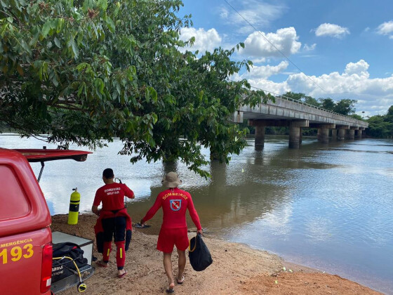 Homem pula de embarcação para tomar banho e morre afogada em rio de MT