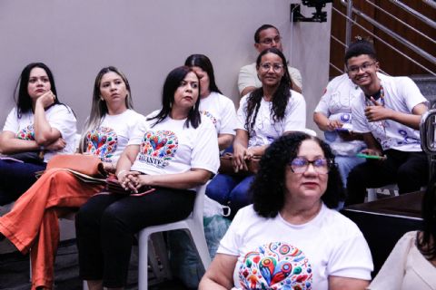 Lei garante selo de inclusão para empresas que contratam pessoas autistas ou seus familiares em MT