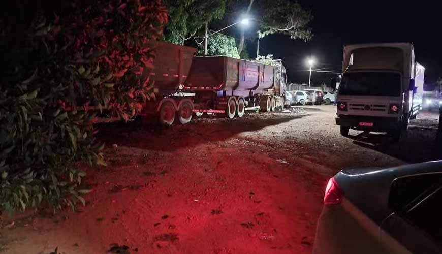 Caminhoneiro tem mal súbito no volante, bate em mais de 10 veículos e morre em MT