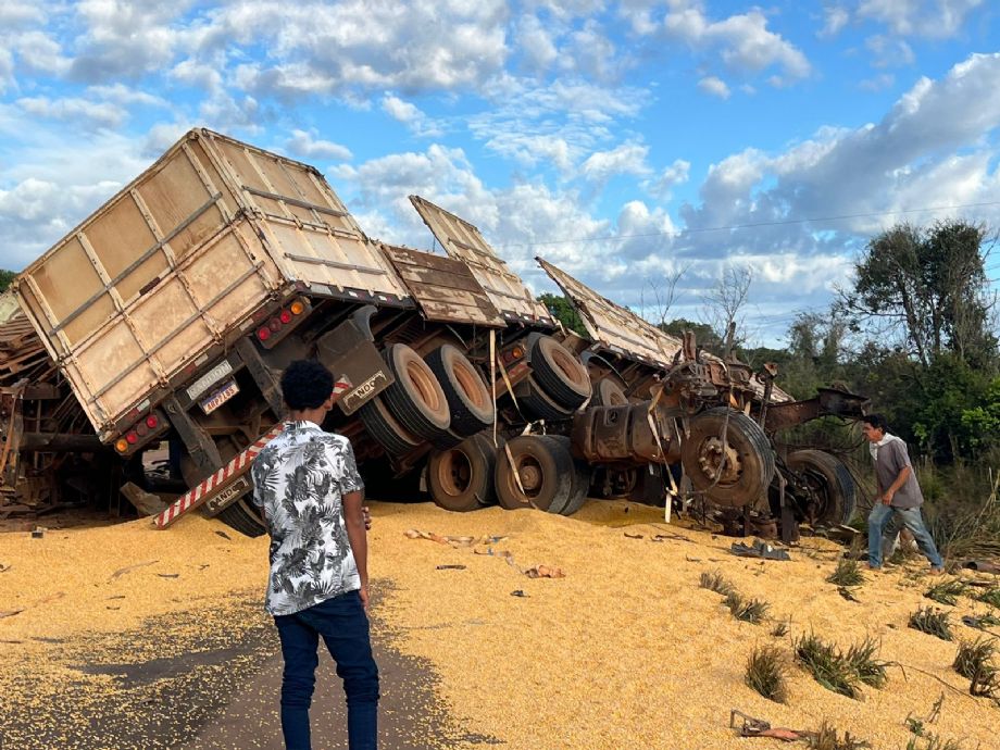 Colisão frontal entre carretas na BR-158, deixa pelo menos dois mortos próximo a Distrito de Confresa