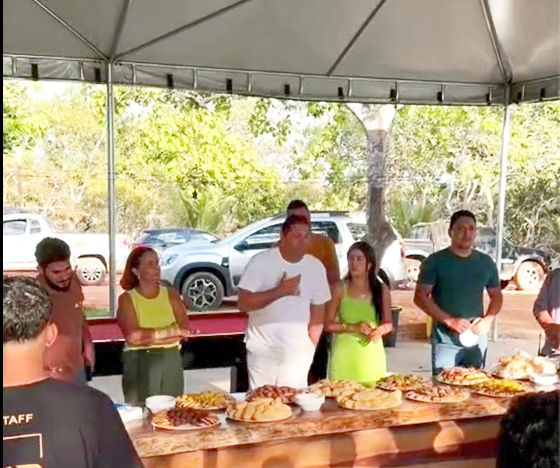 Dr. Acácio e Marinete valoriza equipe com café da manhã e presenteia com chapéus de Natanzinho antes da 35ª Temporada de Praia