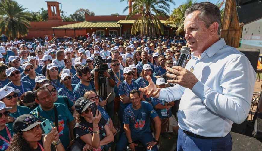 Governador anuncia novo extra por resultado a professores e coordenadores