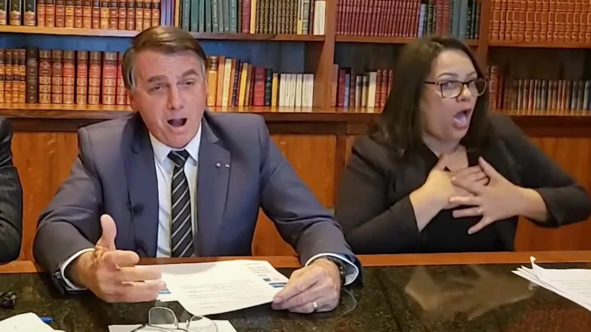 Bolsonaro ridicularizou doentes de Covid sem ar; hoje enfrenta os soluços semelhantes e risco de ir para Papuda: Veja os vídeos abaixo!