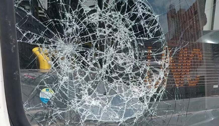 Três ônibus do transporte coletivo são apedrejados e retirados de circulação em Cuiabá