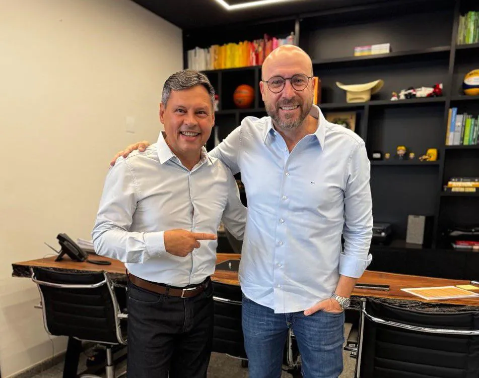 “Sabe cuidar de gente”, diz prefeito ao agradecer Beto por recurso na saúde