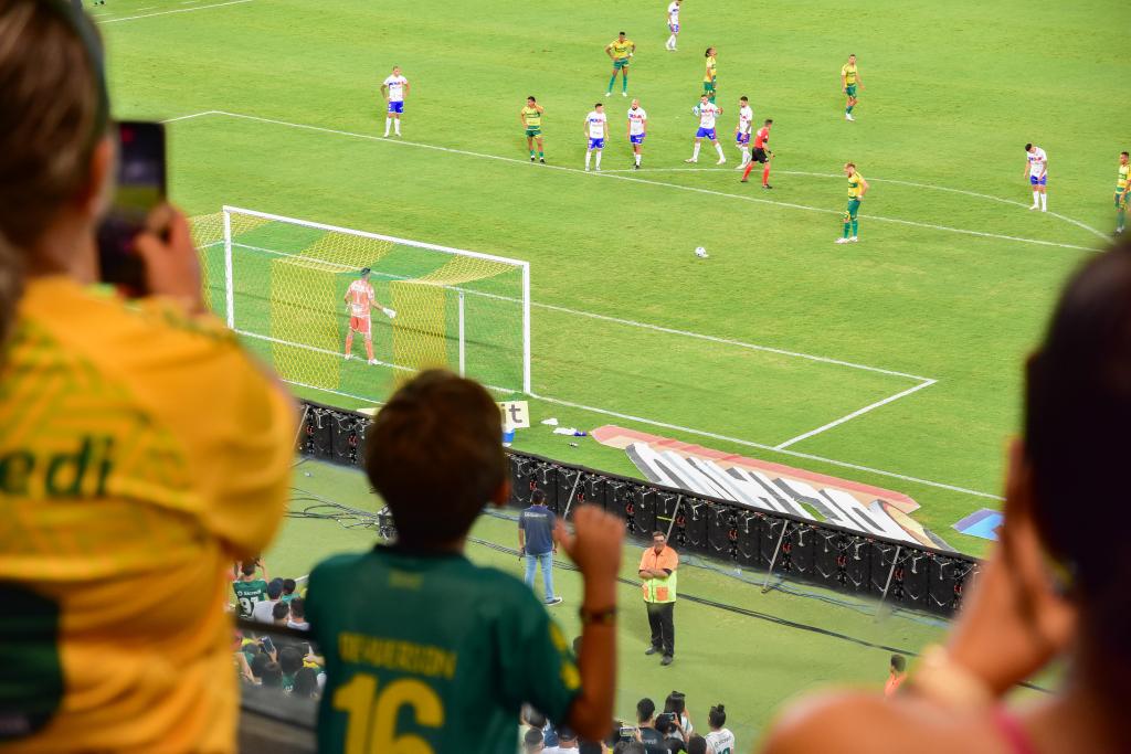Confira o resultado do sorteio que levará oito autistas à partida entre Cuiabá e Athletico-PR nesta terça-feira (15)