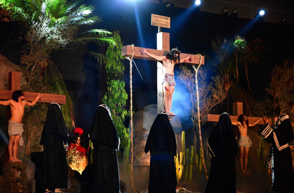 Paixão de Cristo emociona público em Cuiabá: 