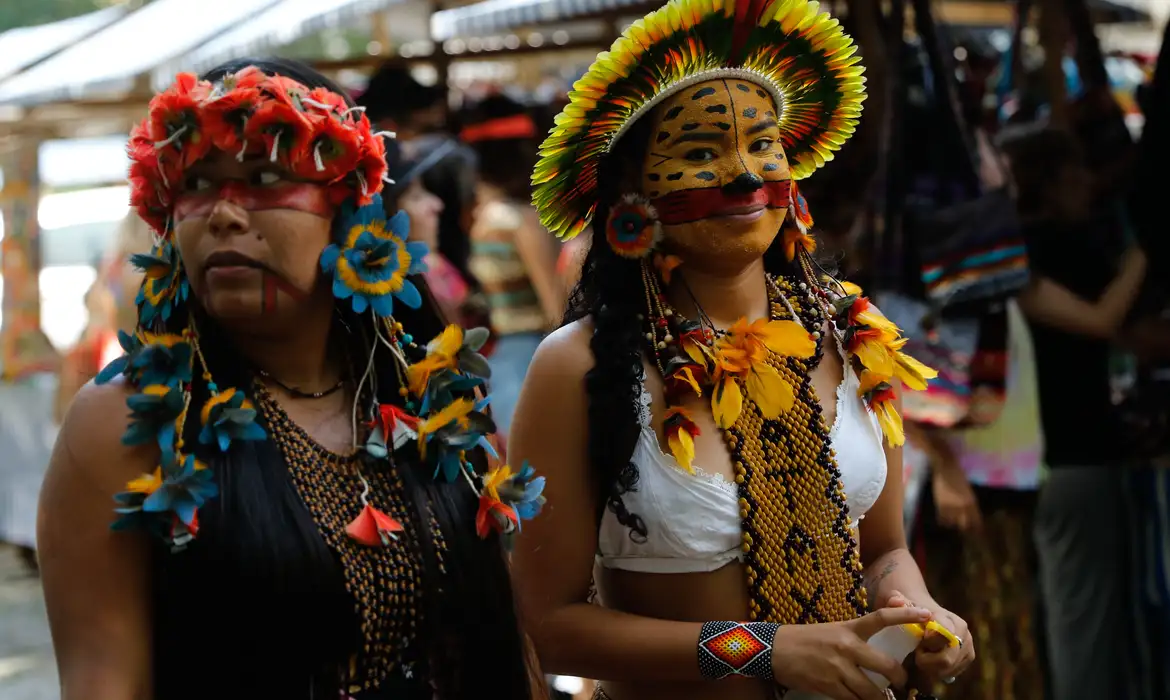 No Rio, evento reúne 25 etnias e celebra Dia dos Povos Indígenas