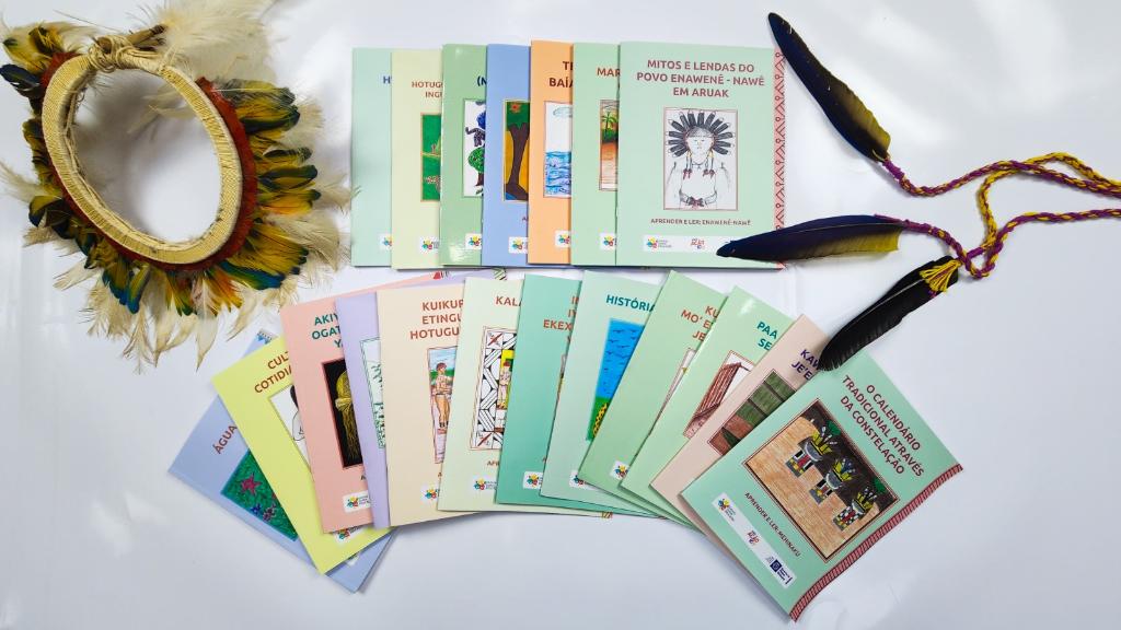 Seduc entrega às escolas indígenas livros para alfabetização em língua materna