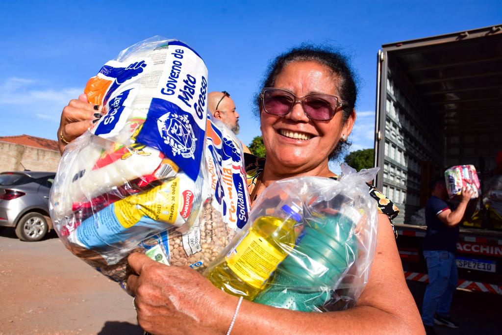 Governo de MT entrega mais de 700 cestas em Cuiabá nesta segunda-feira (16)