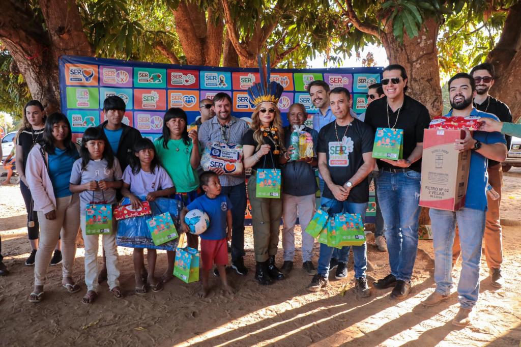 Primeira-dama de MT e Setasc entregam cestas, filtros e kits de higiene em aldeia indígena de Campinápolis