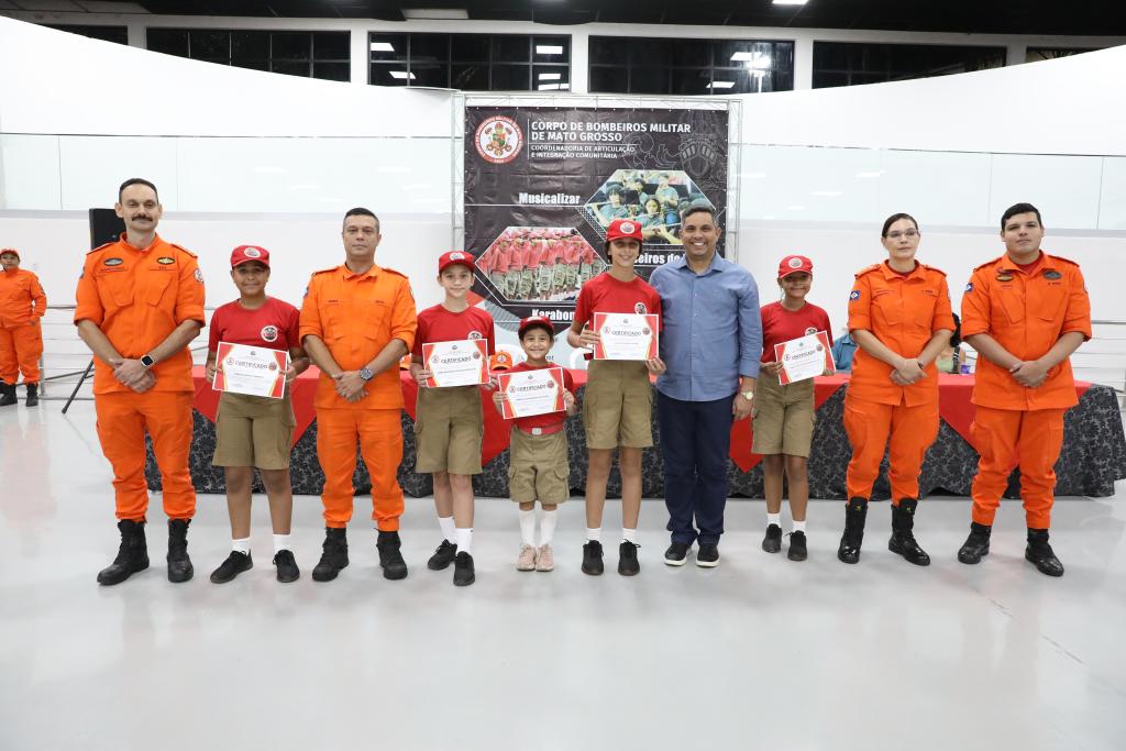 Corpo de Bombeiros conclui atividades de 2025 dos projetos sociais na Baixada Cuiabana e forma 350 alunos