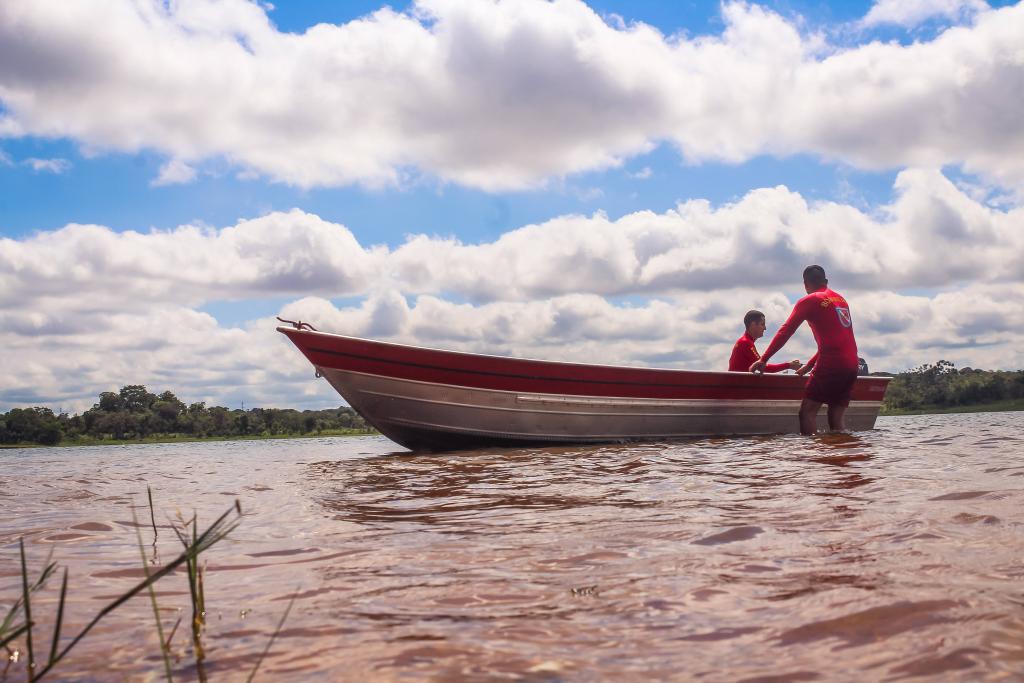 Bombeiros salvam mulher arrastada pela correnteza do Rio Araguaia