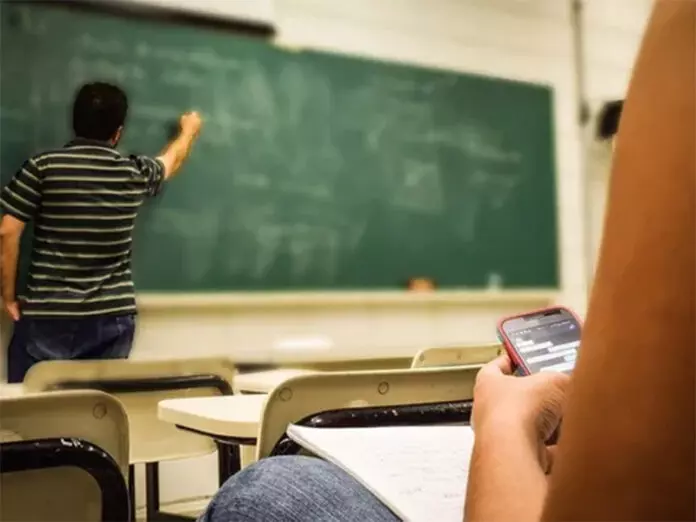 Volta às aulas em RO e a lei de proibição do uso de celulares: saiba como vai funcionar