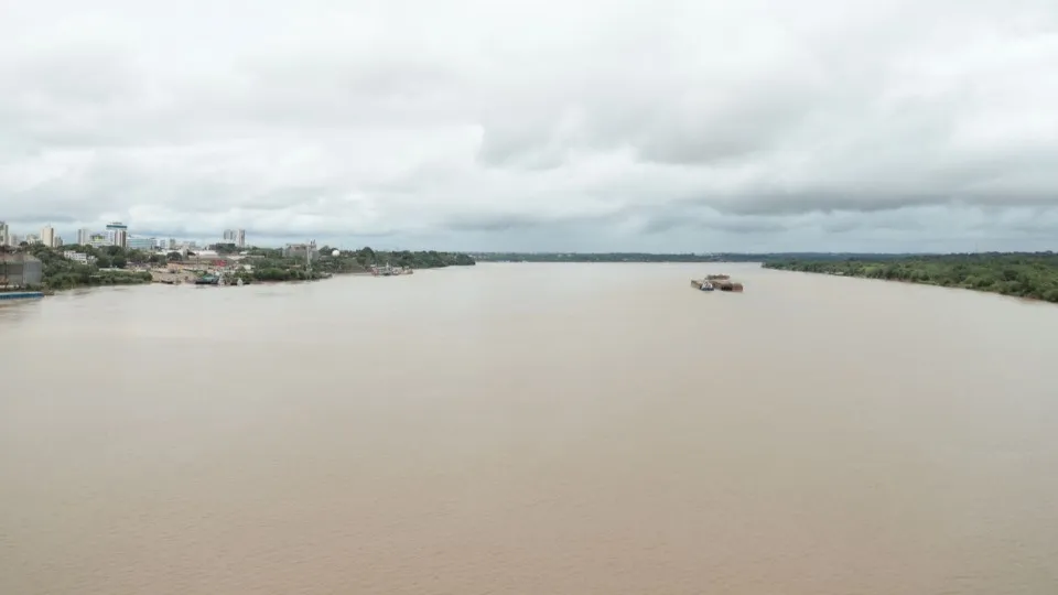 Rio Madeira atinge cota de emergência e Defesa Civil intensifica monitoramento