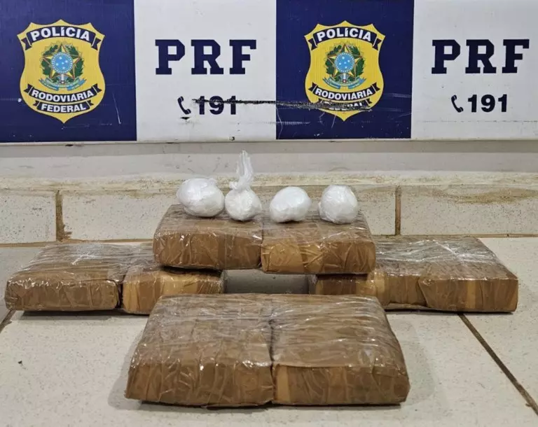 PRF apreende cocaína dentro de ônibus em Ariquemes