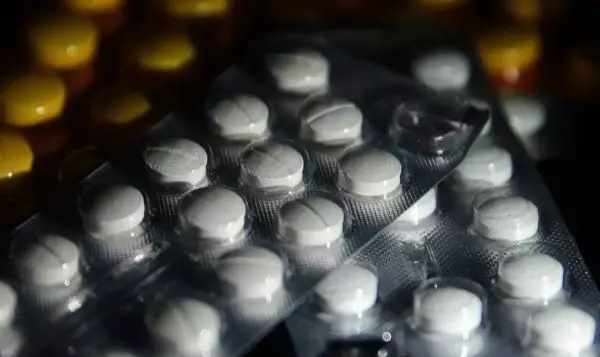 Suspensa norma que autoriza farmacêuticos a prescreverem remédios