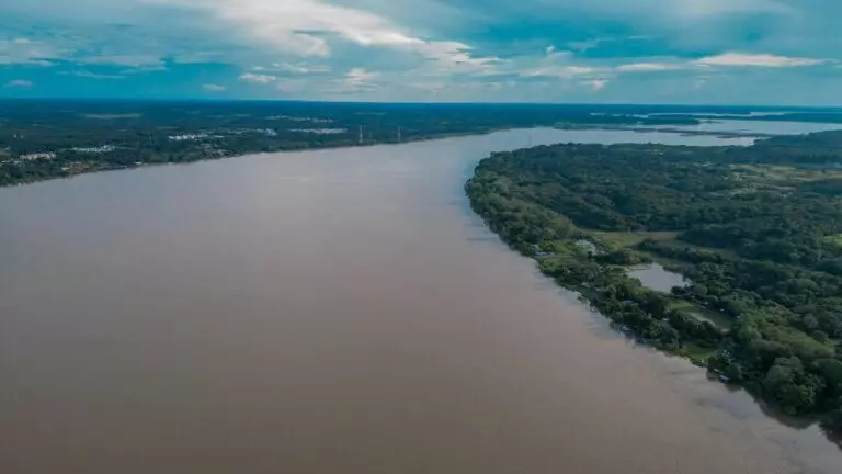 Rio Madeira registra 16,59 metros e se distancia de cota de inundação
