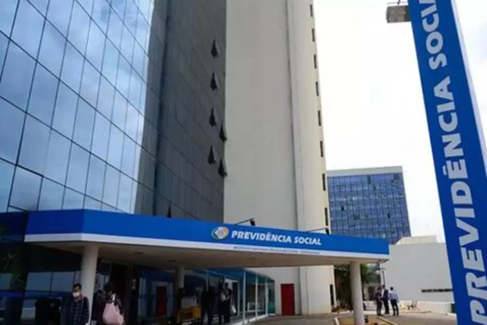 Justiça determina afastamento do presidente do INSS