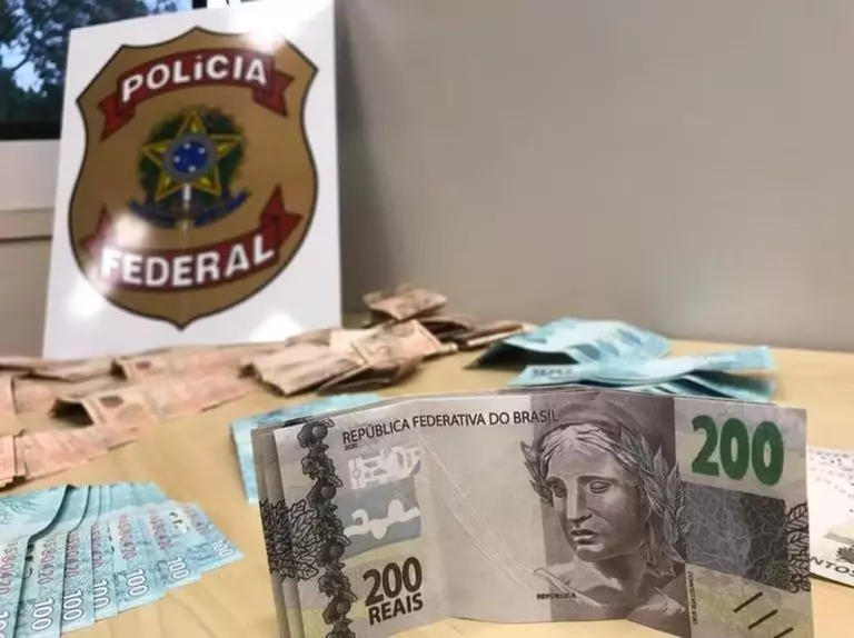 Dupla é presa ao tentar retirar dinheiro falsificado em agência dos Correios em RO