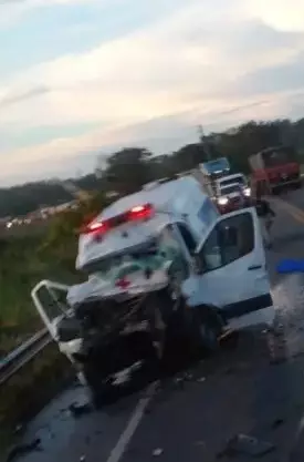 Acidente entre ambulância de Jaru e Ônibus de Buritis na BR-364 deixa vários feridos