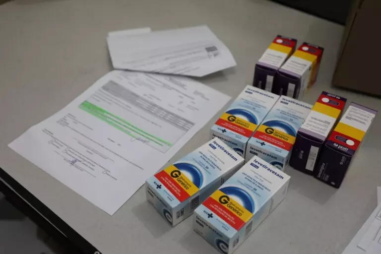 Deputado Alan Queiroz entrega R$ 350 mil em medicamentos ao município de Vale do Anari