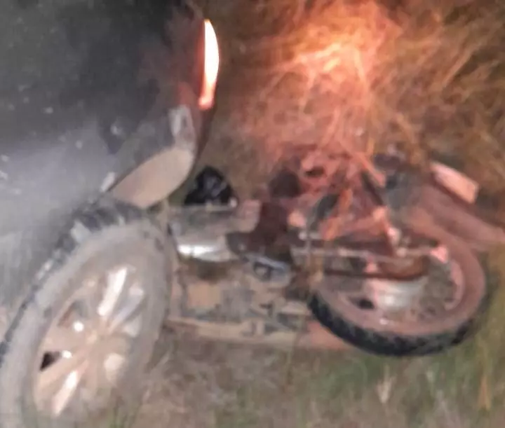 Motociclista morre após colisão com veículo Siena, na RO 133, em Vale do Anari/RO