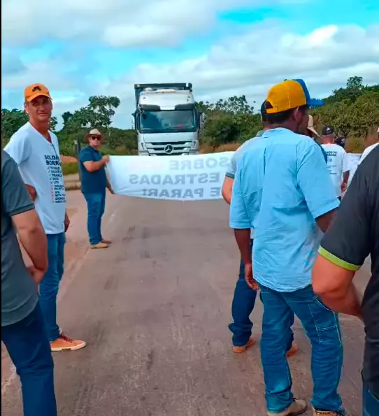 Protesto de produtores: BR-364 está totalmente fechada na entrada de Cujubim, confirma a PRF