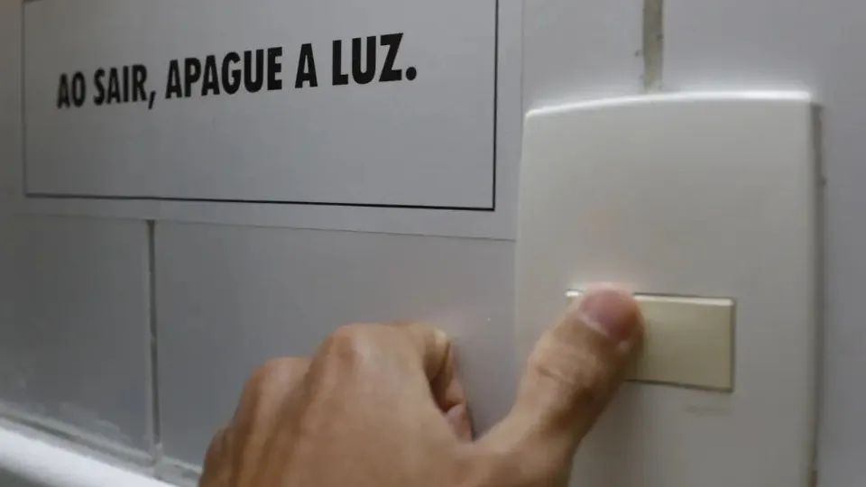 Nova tarifa social de energia elétrica passa a valer neste sábado