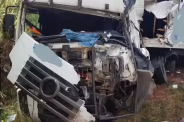 Motorista bate carreta na BR-364 após nude da ex: ‘Olha o que você perdeu’