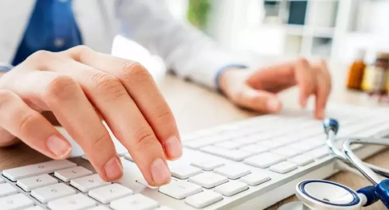 Atestados médicos não serão obrigatoriamente digitais em 2026