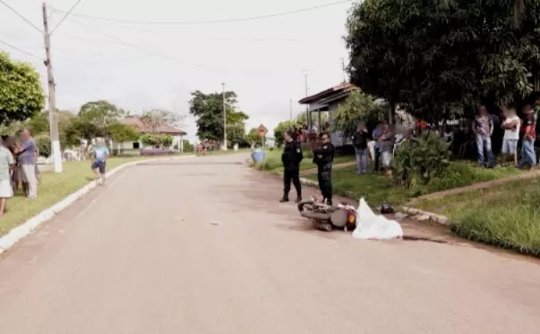 Motociclista é morto a tiros em via pública