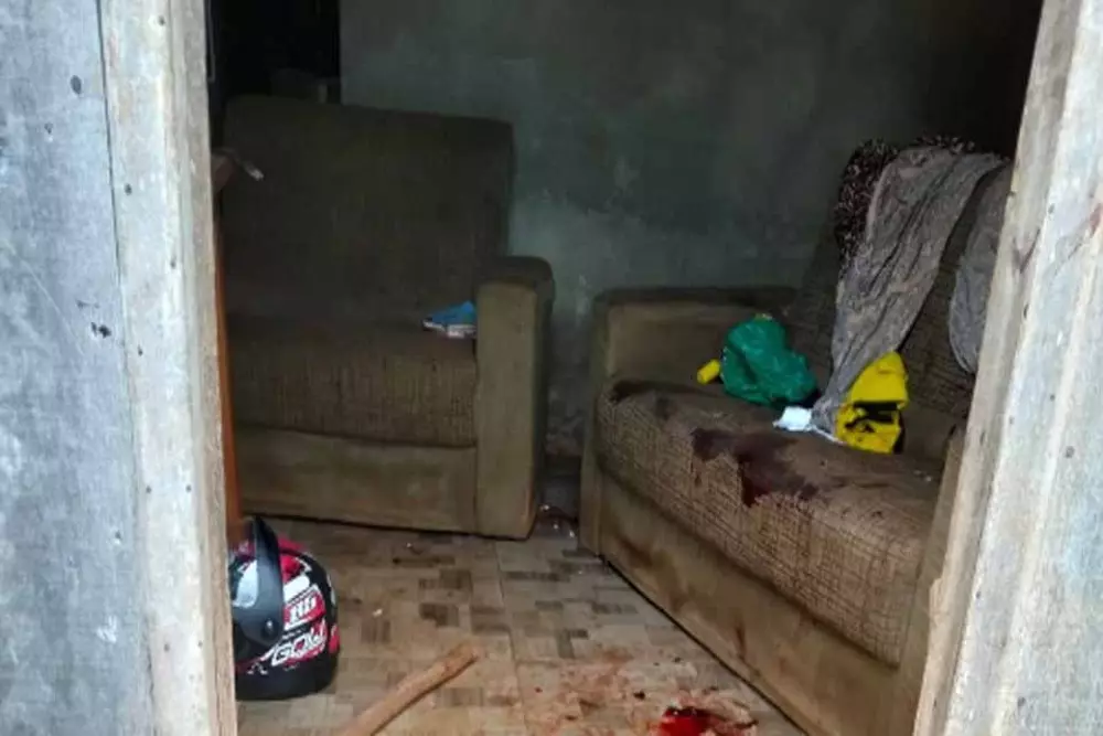 Homem é encontrado com o pescoço cortado dentro de casa no interior de Rondônia