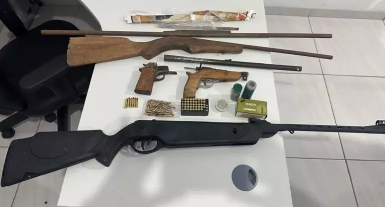 Polícia Militar desarticula oficina clandestina de armas após denúncia de violência doméstica em Theobroma